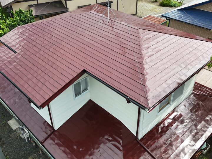 【滝沢市 屋根塗装・雨樋交換】チョコレートで深みのある屋根に一新｜Y様邸