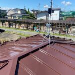 【滝沢市葉の木沢山 屋根塗装】遮熱マホガニーで重厚感のある佇まいに｜Y様邸