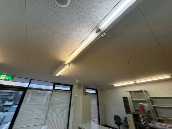 施工前:窓側の室内
