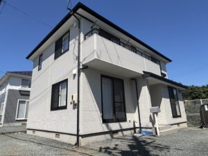 【滝沢市葉の木沢山 外壁カバー工法+屋根塗装】腐った下地まで直して外壁を金属サイディングで一新|Y様邸