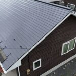 【花巻市 屋根外壁塗装】遮熱ダークグレー屋根×木目を活かす無機クリヤー外壁の仕上がり｜M様邸